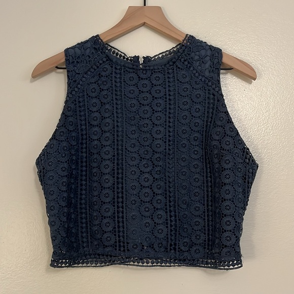 A&F Blue Eyelet Lace Crop Top - Picture 2 of 8